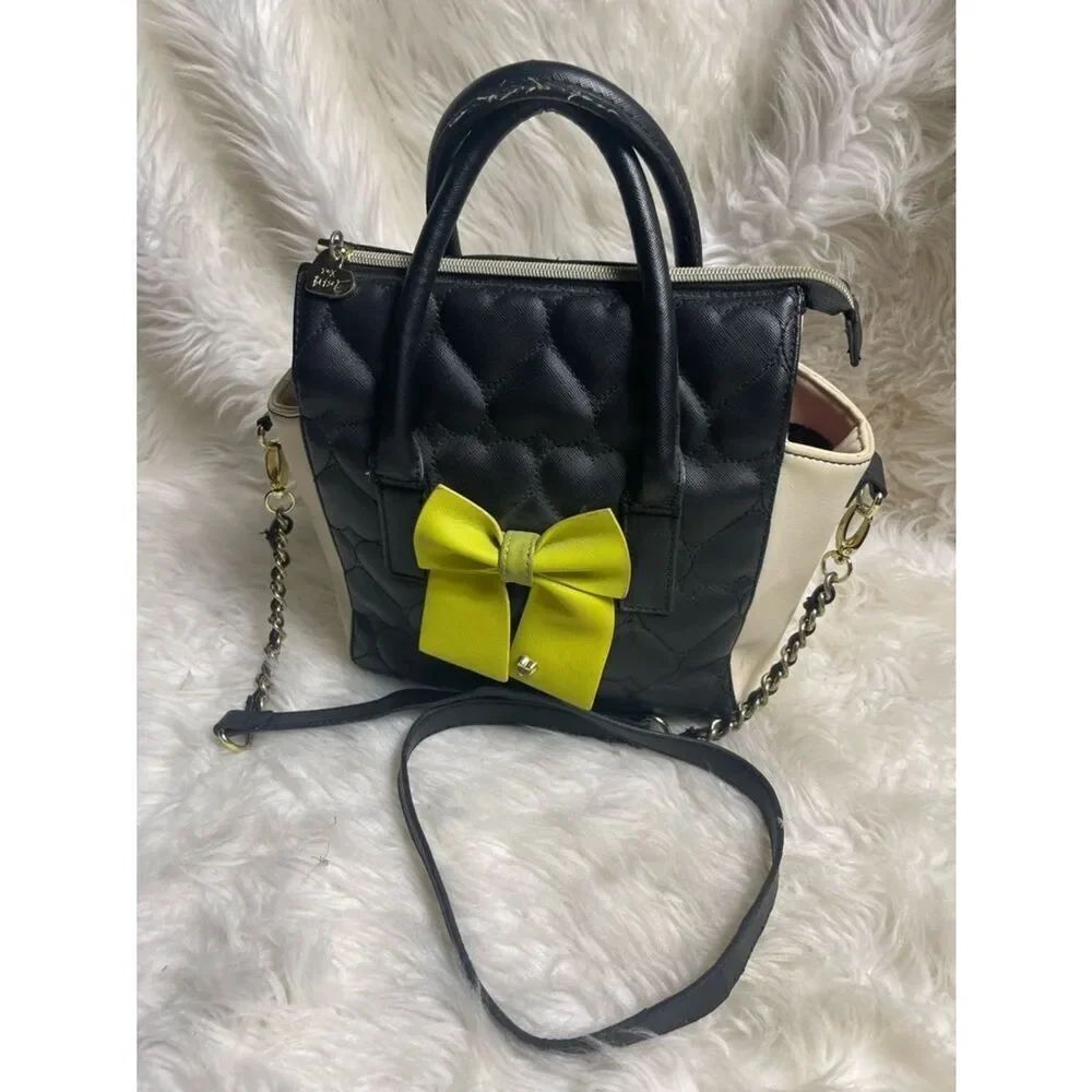 Betsey Johnson Black quilted heart &Cream Satchel/crossbody bag Lime Bow accent